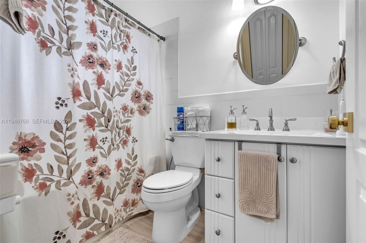 8781 NW 148th Ter, Miami Lakes, FL 33018 Photo