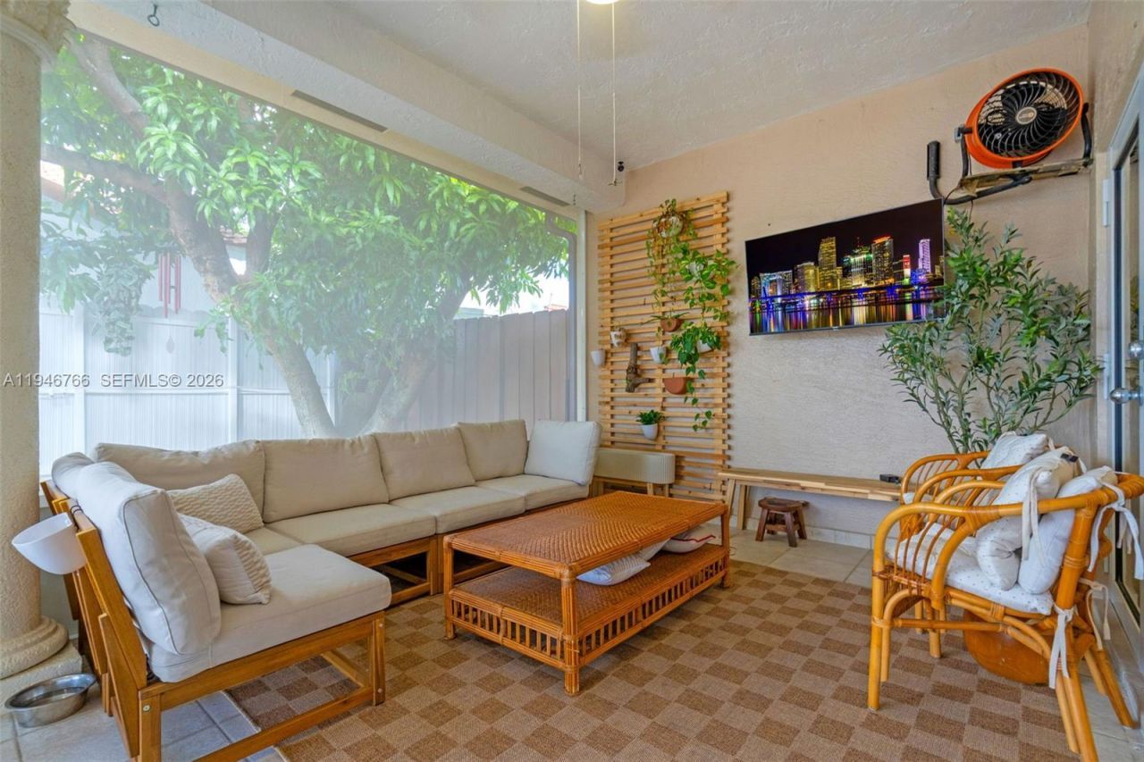 8781 NW 148th Ter, Miami Lakes, FL 33018 Photo