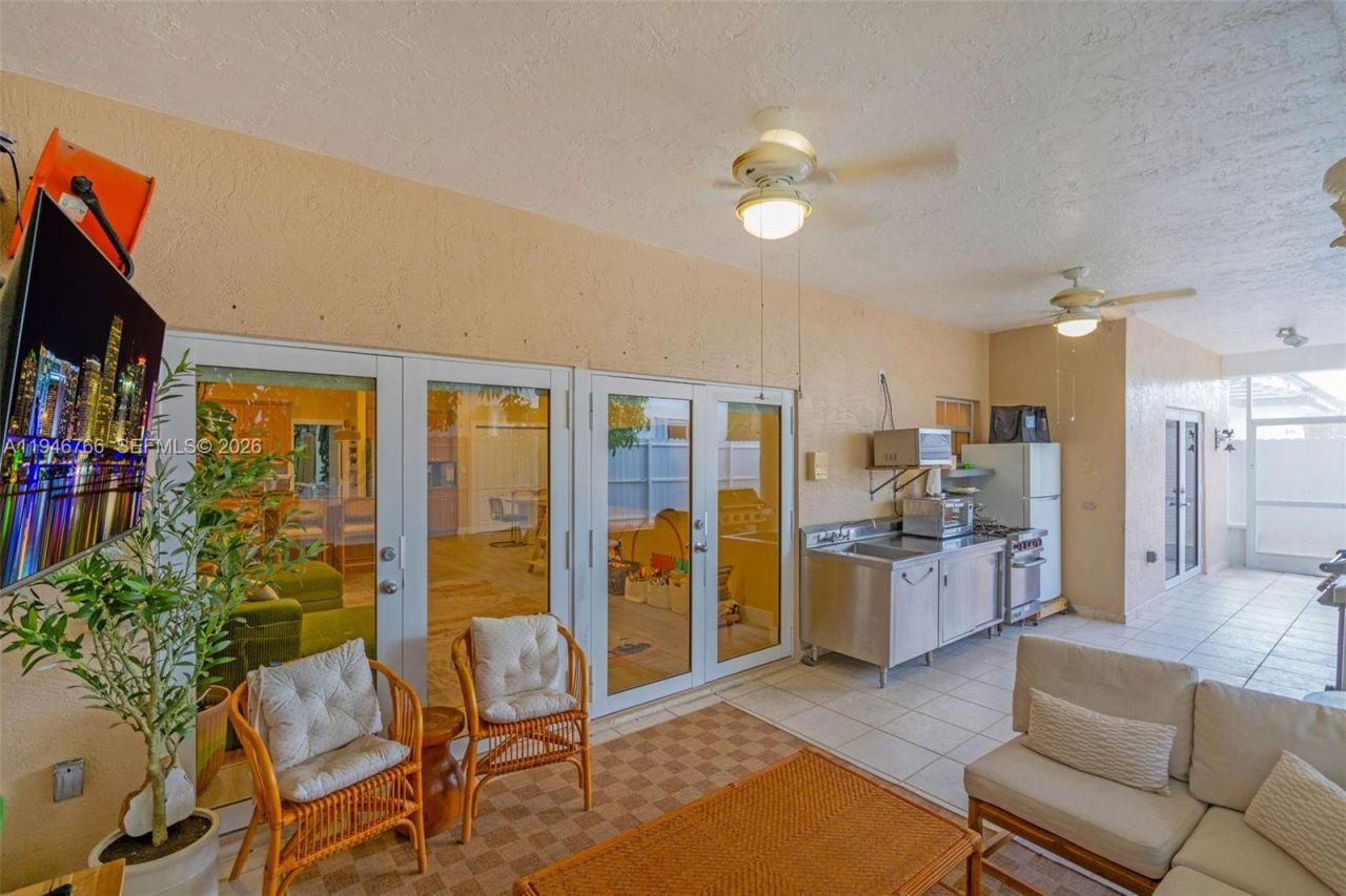 8781 NW 148th Ter, Miami Lakes, FL 33018 Photo