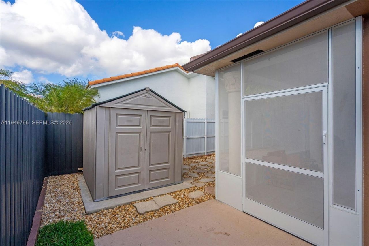 8781 NW 148th Ter, Miami Lakes, FL 33018 Photo