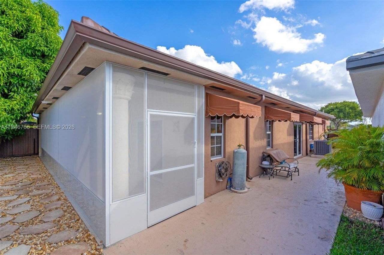 8781 NW 148th Ter, Miami Lakes, FL 33018 Photo