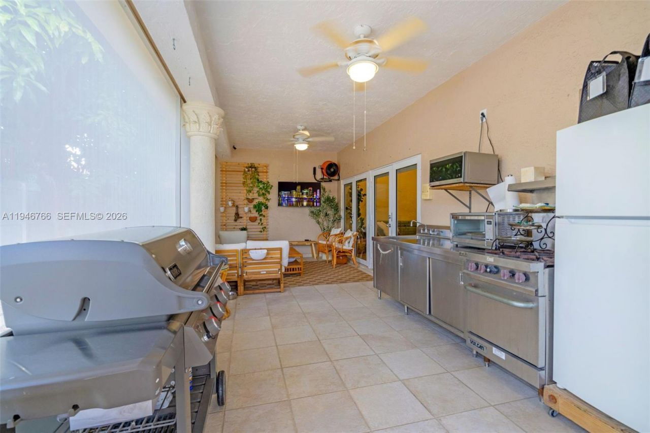 8781 NW 148th Ter, Miami Lakes, FL 33018 Photo