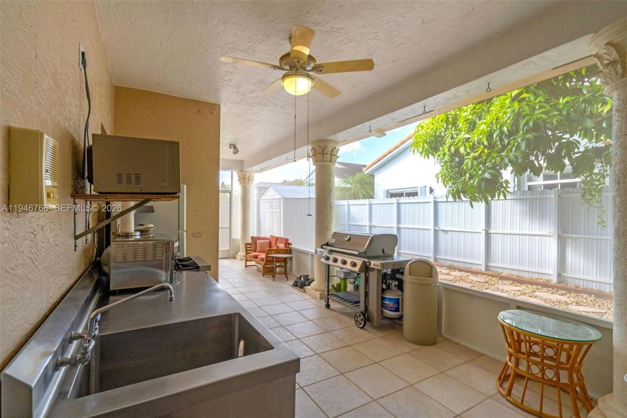 8781 NW 148th Ter, Miami Lakes, FL 33018 Photo