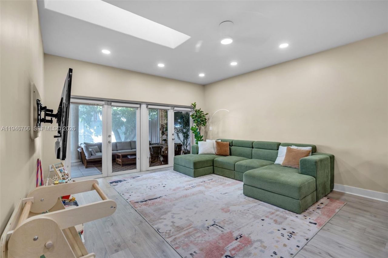 8781 NW 148th Ter, Miami Lakes, FL 33018 Photo