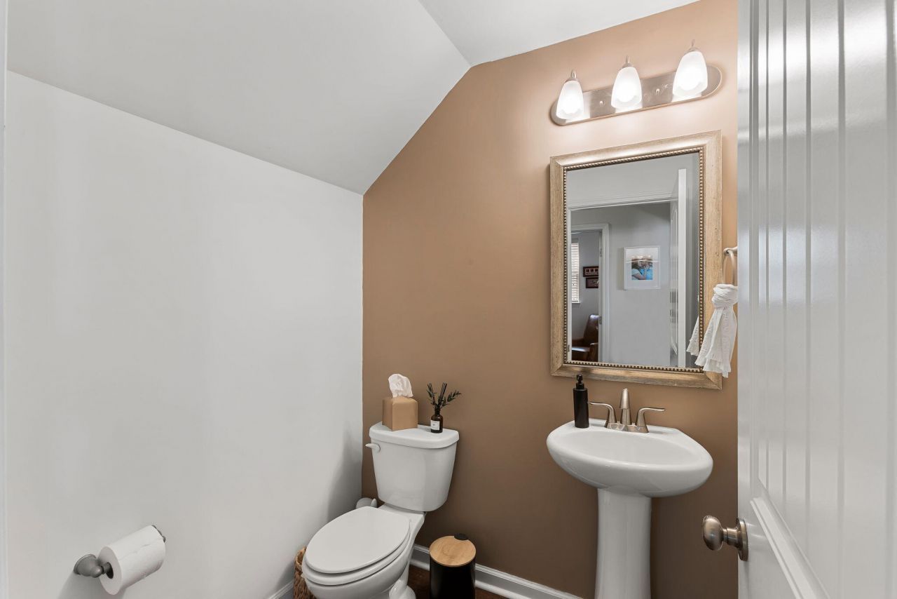 1422 Tannery Row Photo 16