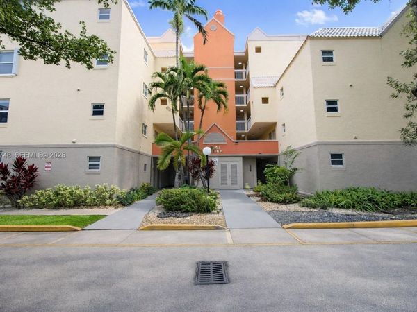 8343 Lake Dr, Unit 207, Doral, FL 33166