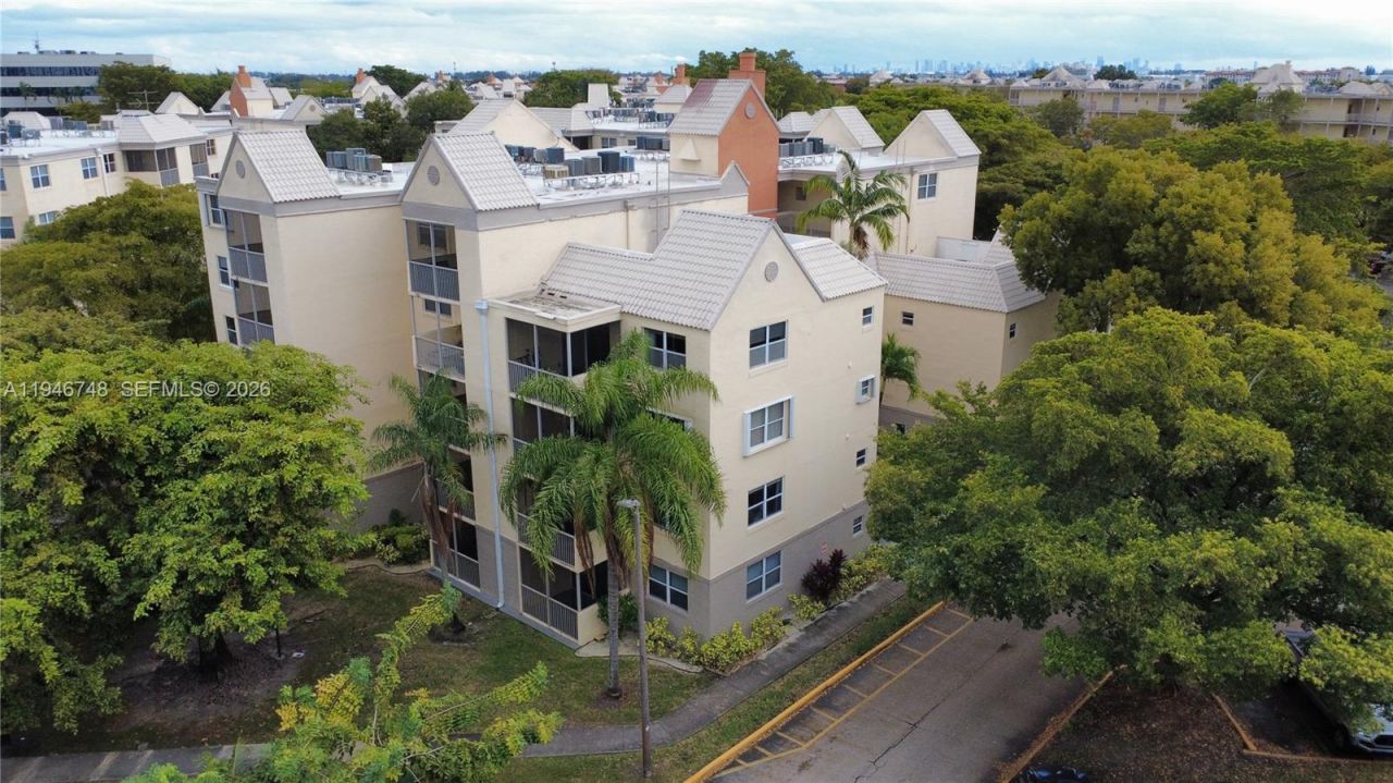 8343 Lake Dr, Unit 207, Doral, FL 33166 Photo