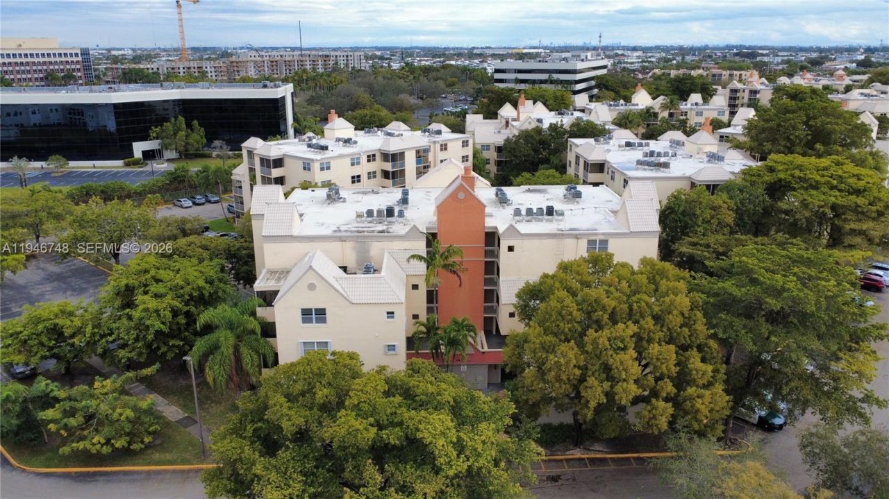 8343 Lake Dr, Unit 207, Doral, FL 33166 Photo