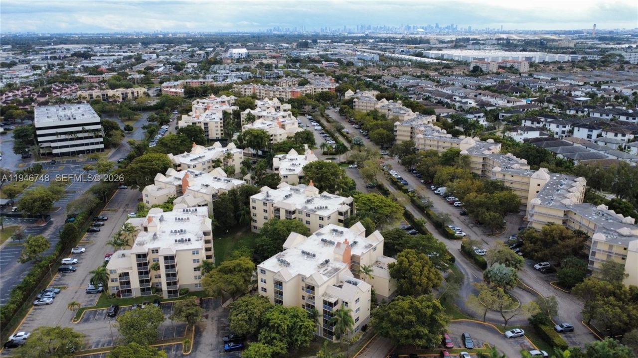 8343 Lake Dr, Unit 207, Doral, FL 33166 Photo