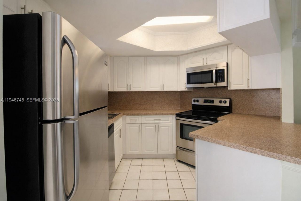 8343 Lake Dr, Unit 207, Doral, FL 33166 Photo