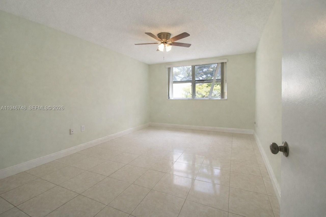 8343 Lake Dr, Unit 207, Doral, FL 33166 Photo