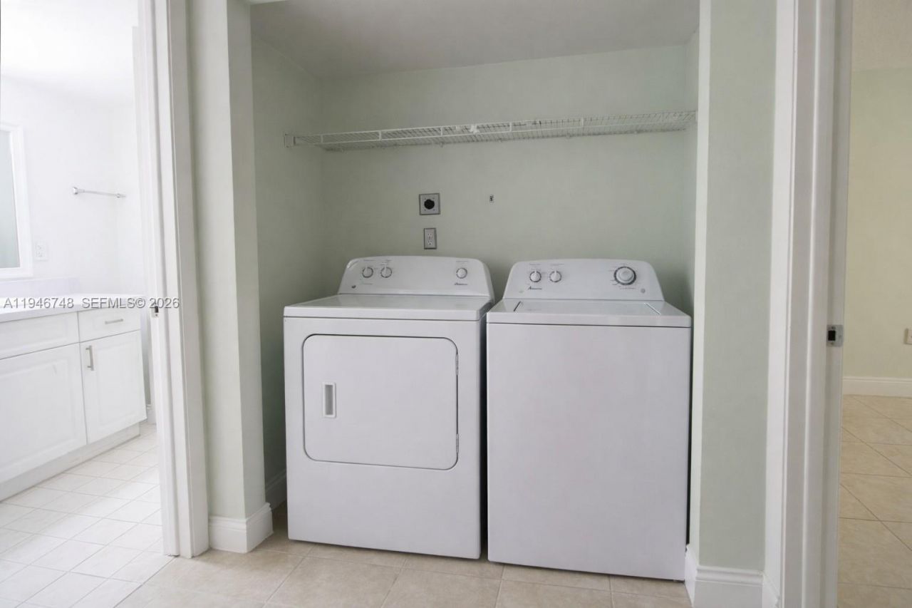 8343 Lake Dr, Unit 207, Doral, FL 33166 Photo