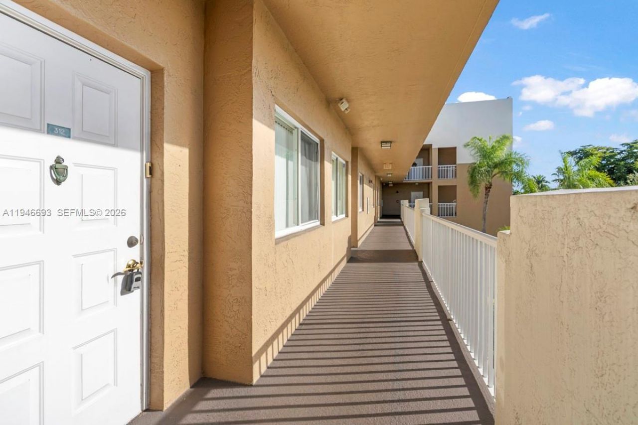 7623 Southampton Ter, Unit 312, Tamarac, FL 33321 Photo