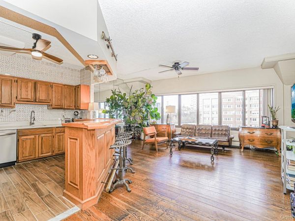 10 Bay Street Landing, Unit 5J, Staten Island, NY 10301