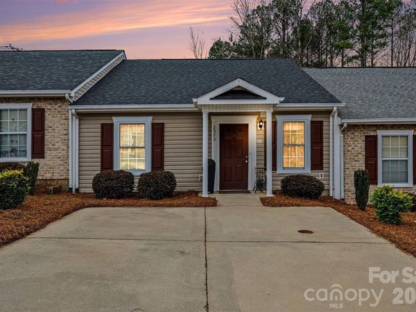 2073 Pin Oak Place, Cramerton, NC 28032