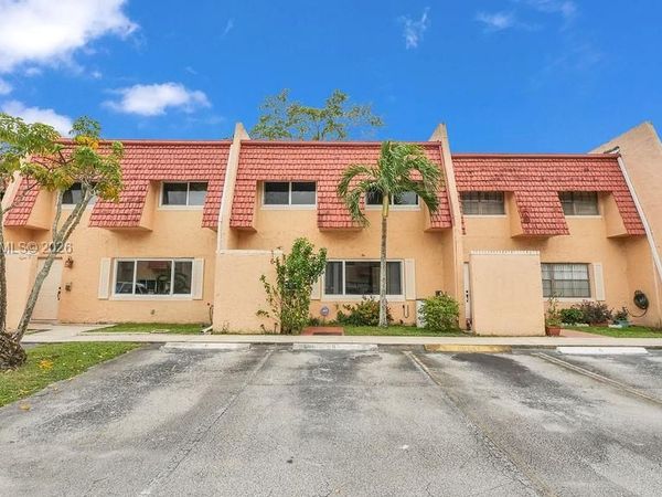 6 Spinning Wheel Ln , Unit 6, Tamarac, FL 33319