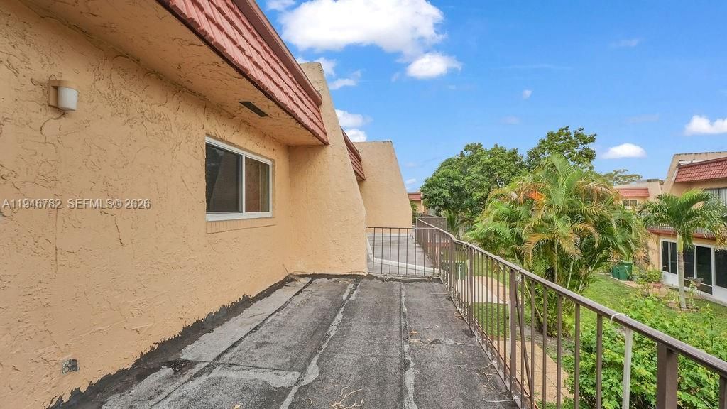6 Spinning Wheel Ln , Unit 6, Tamarac, FL 33319 Photo