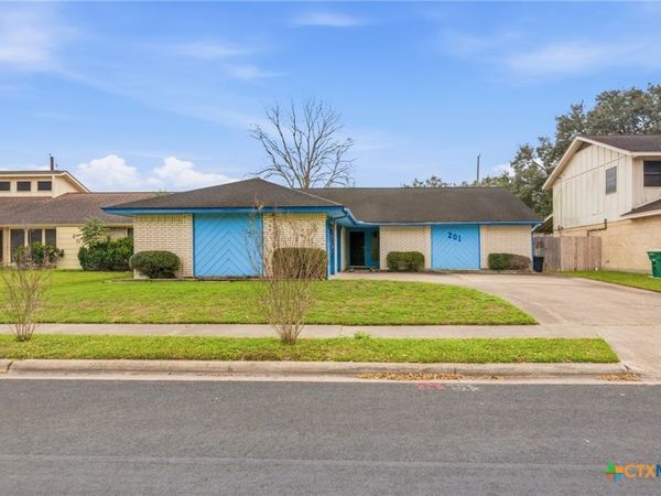 201 Laguna Drive, Victoria, TX 77904