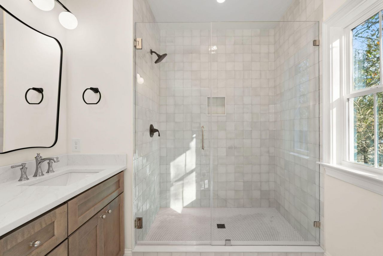 1053 5th Avenue Photo 16