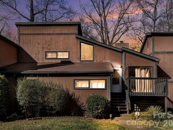 6102 Honeysuckle Lane, Charlotte, NC 28212