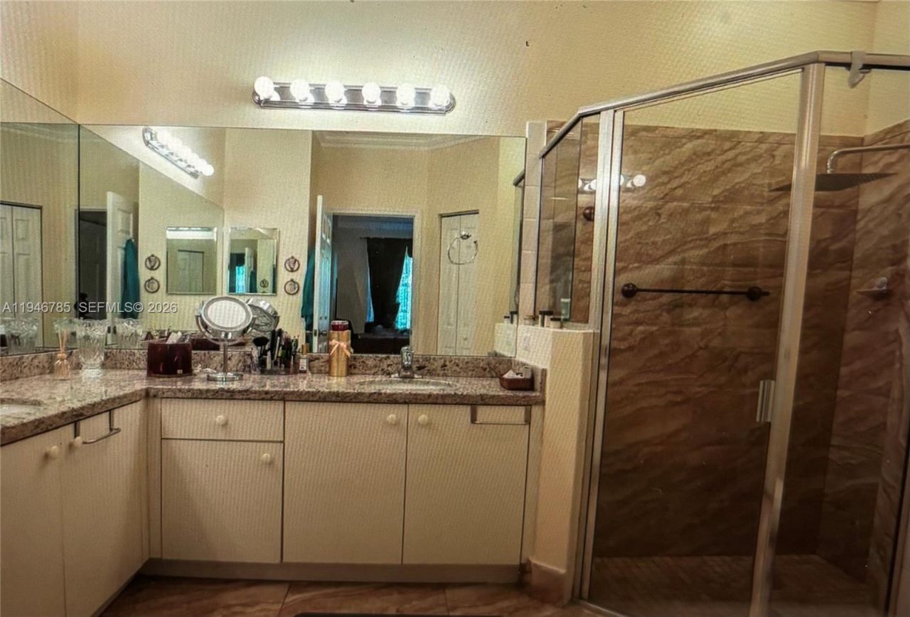 2103 NE 38th Rd, Homestead, FL 33033 Photo