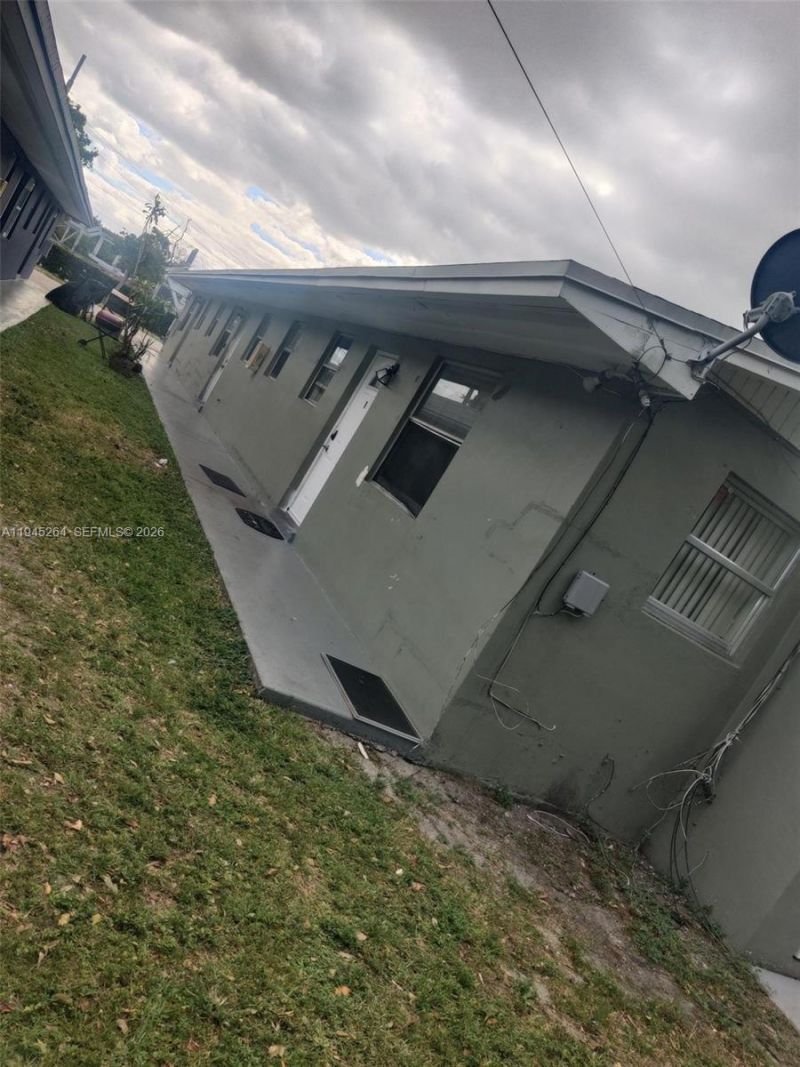 844 SW 10th St, Hallandale Beach, FL 33009 Photo
