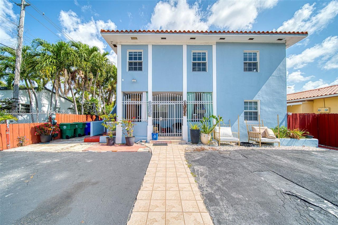 2205 SW 13th St, Unit B, Miami, FL 33145 Photo