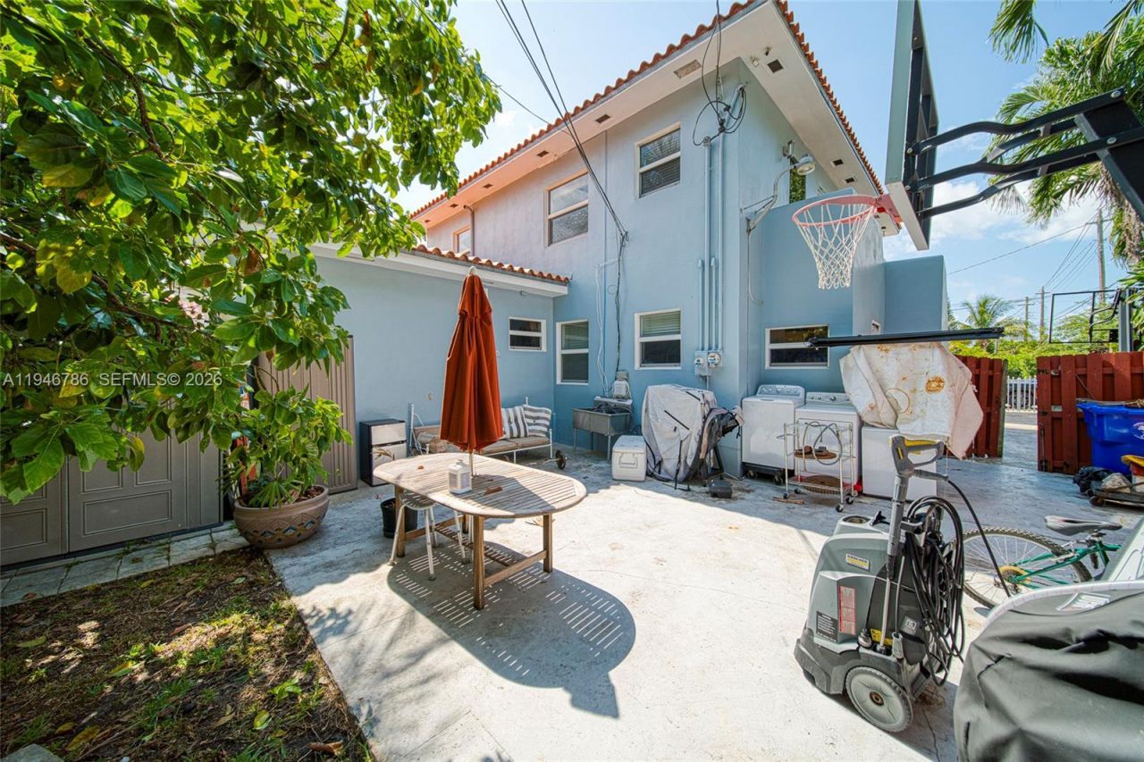 2205 SW 13th St, Unit B, Miami, FL 33145 Photo