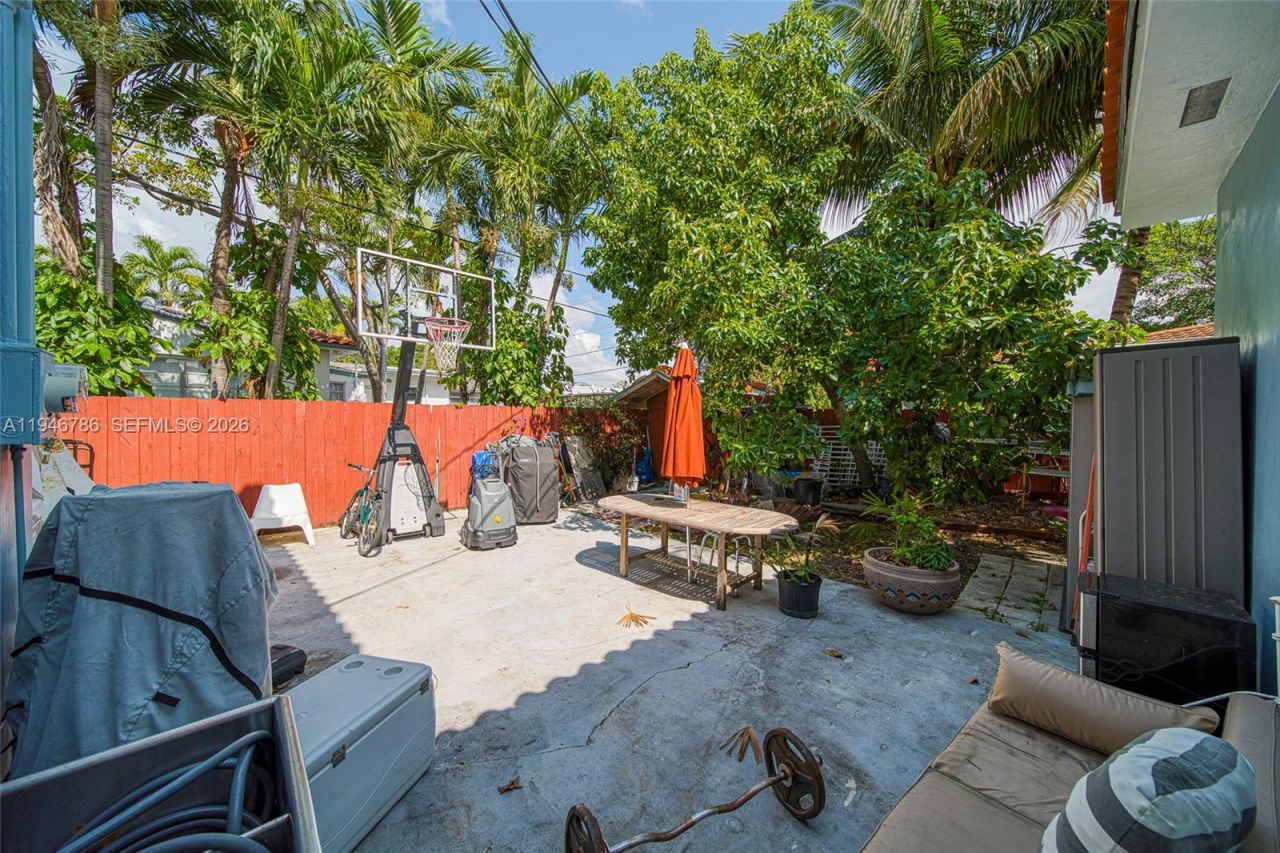 2205 SW 13th St, Unit B, Miami, FL 33145 Photo