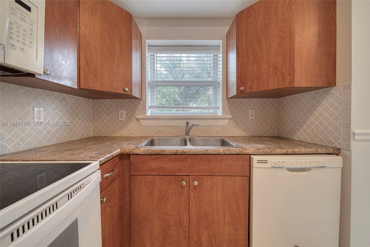 2205 SW 13th St, Unit B, Miami, FL 33145 Photo