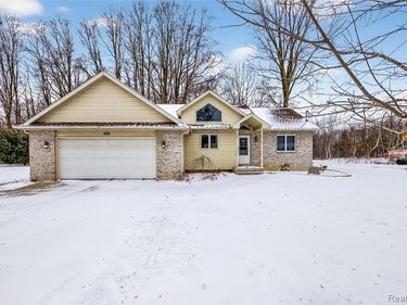 14101 Tuscola Road, Vienna Twp, MI 48420