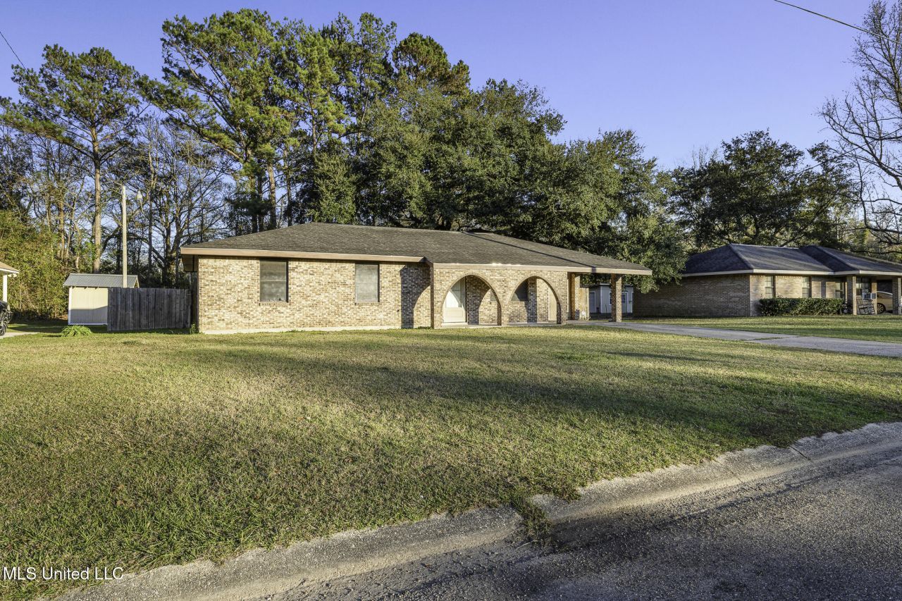 1005 Abbott Street, Picayune, MS 39466 Main Photo