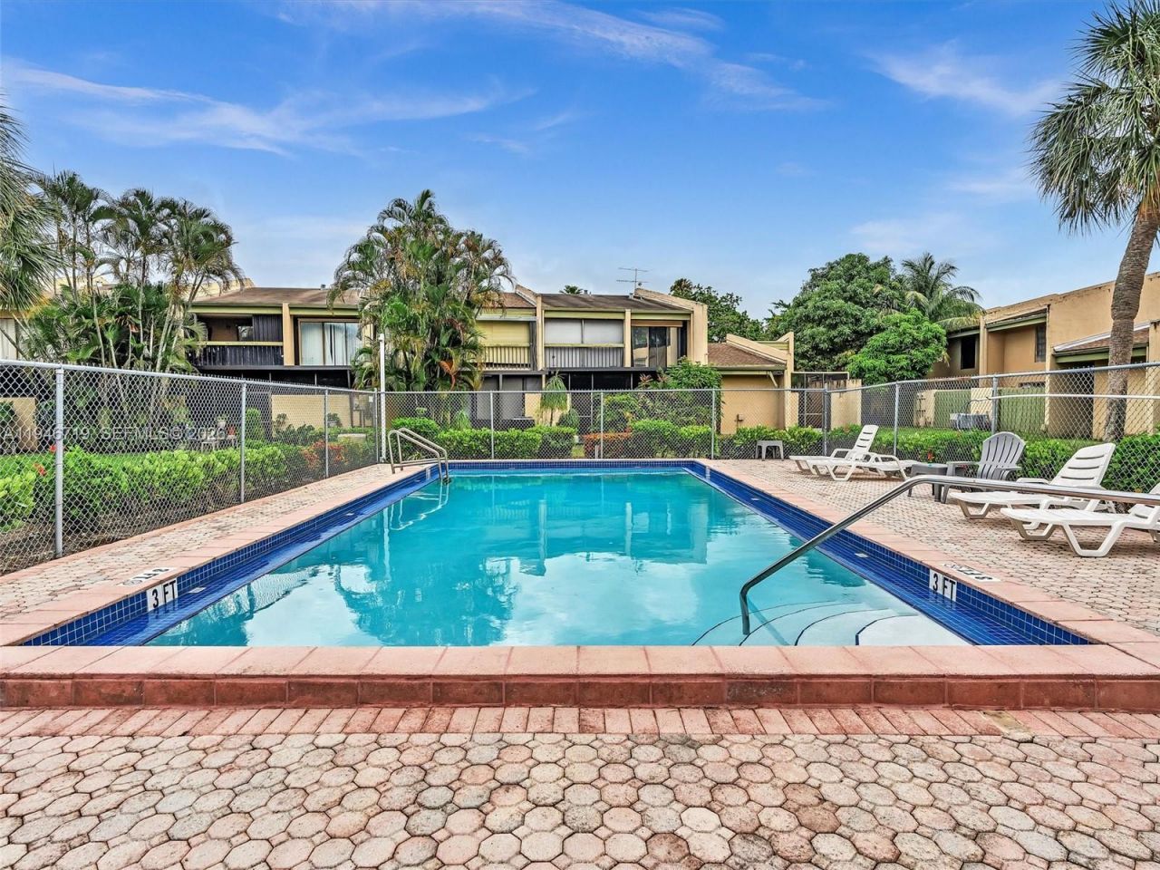 9401 NW 14th Ct, Unit 224, Pembroke Pines, FL 33024 Photo