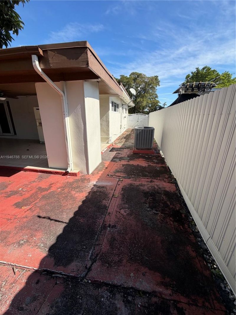 6090 W 5th Ln, Hialeah, FL 33012 Photo