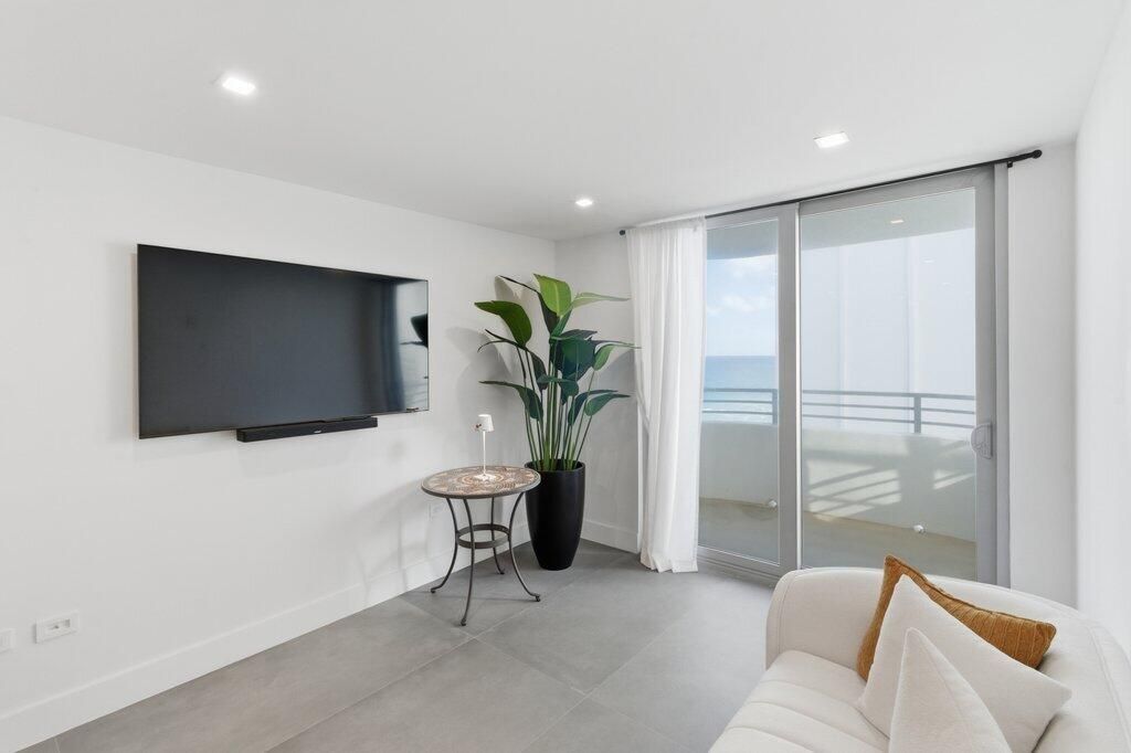 5555 Collins Avenue, Unit 16p, Miami Beach, FL 33140 Photo