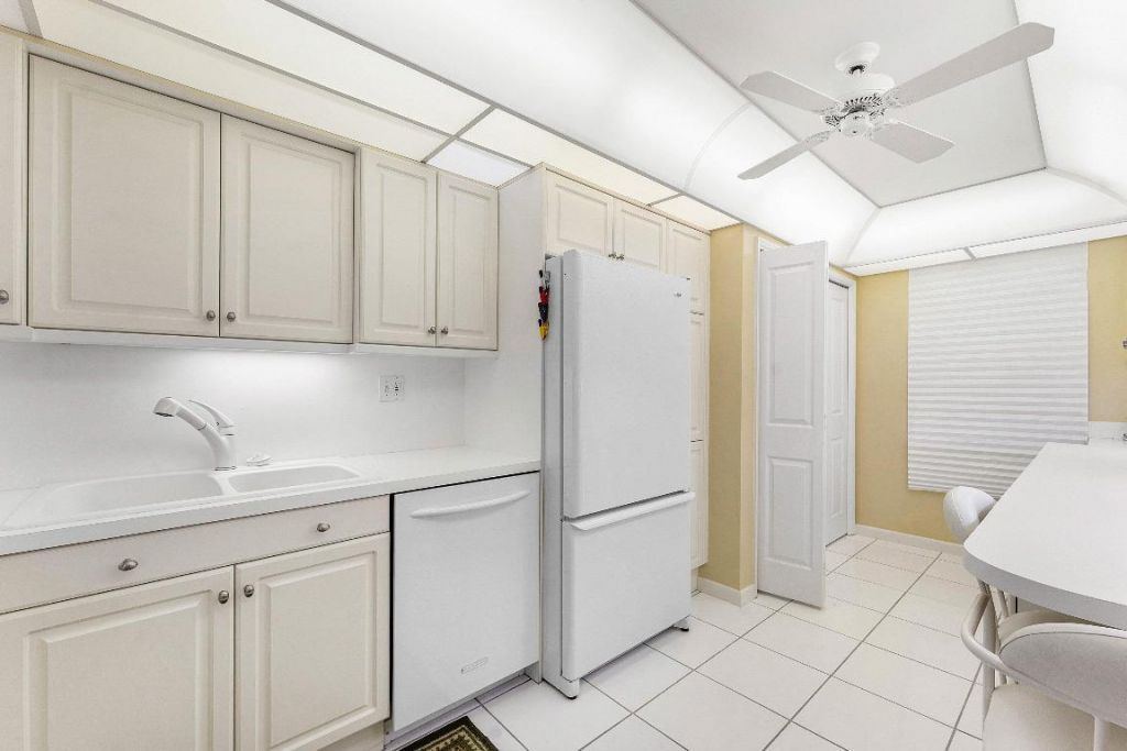 3125 NE 48th Court, Unit 220, Lighthouse Point, FL 33064 Photo