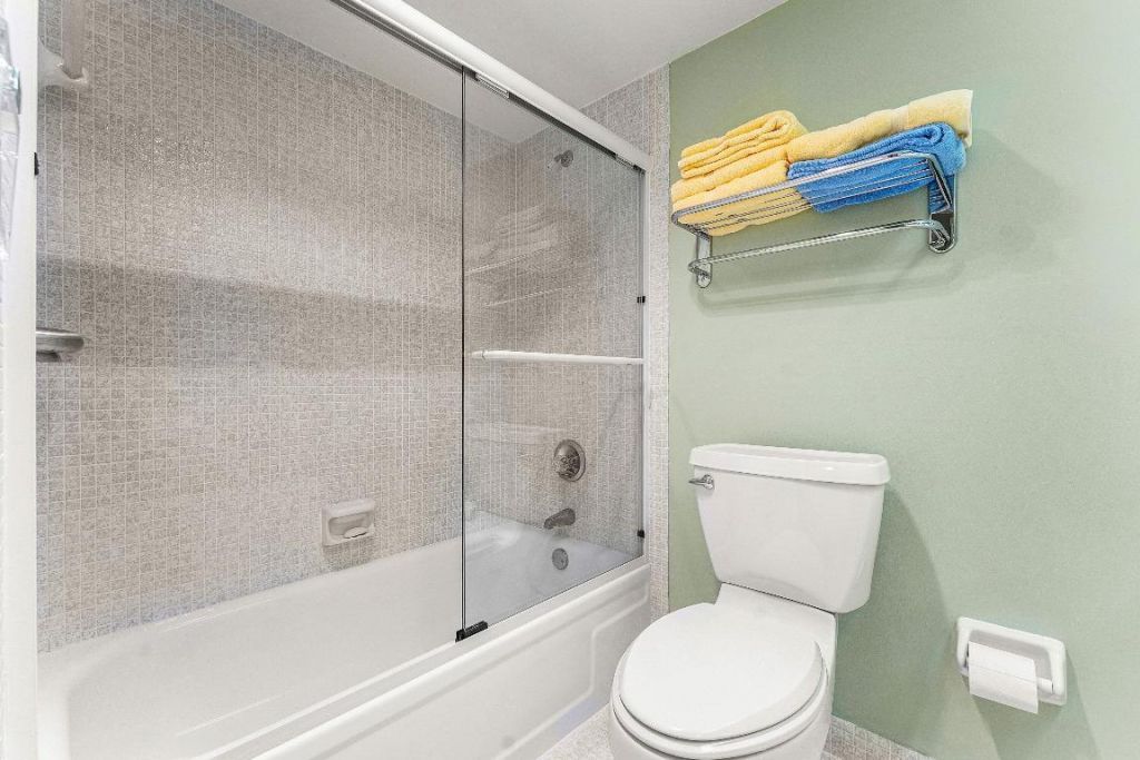 3125 NE 48th Court, Unit 220, Lighthouse Point, FL 33064 Photo