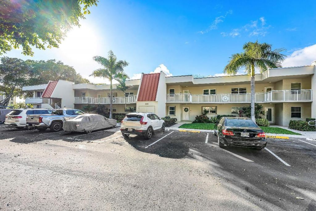 3125 NE 48th Court, Unit 220, Lighthouse Point, FL 33064 Photo