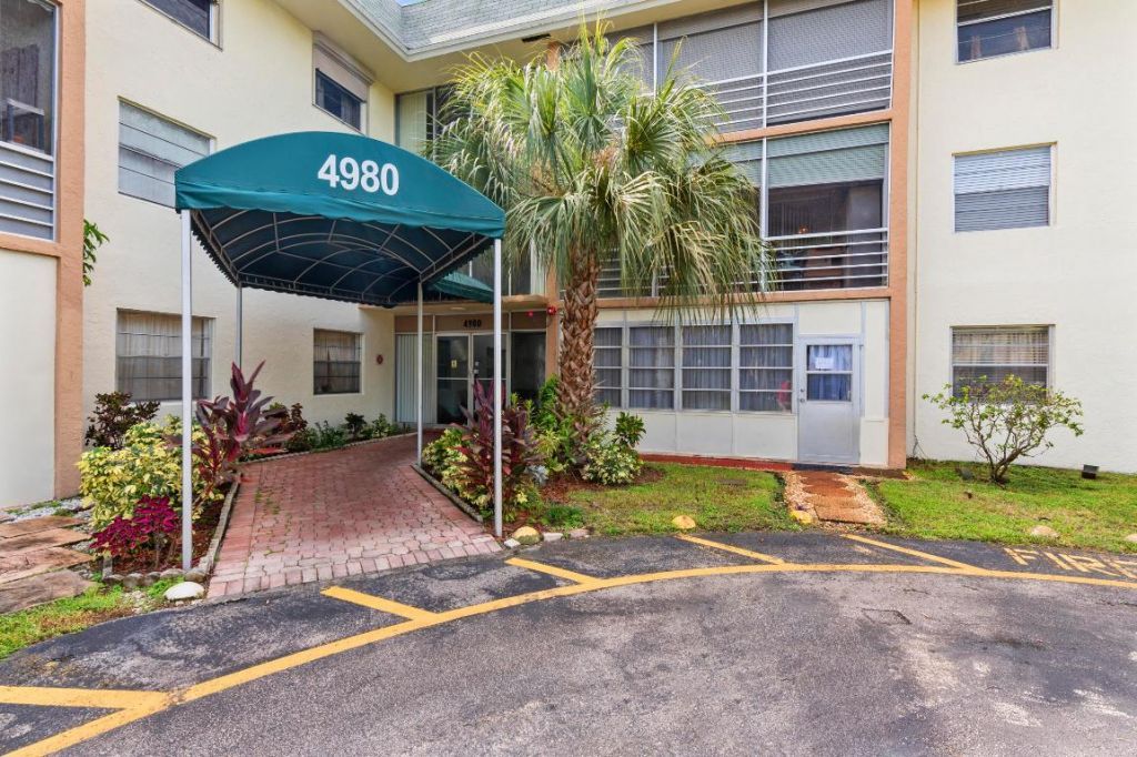 4980 E Sabal Palm Boulevard, Unit 226, Tamarac, FL 33319 Photo