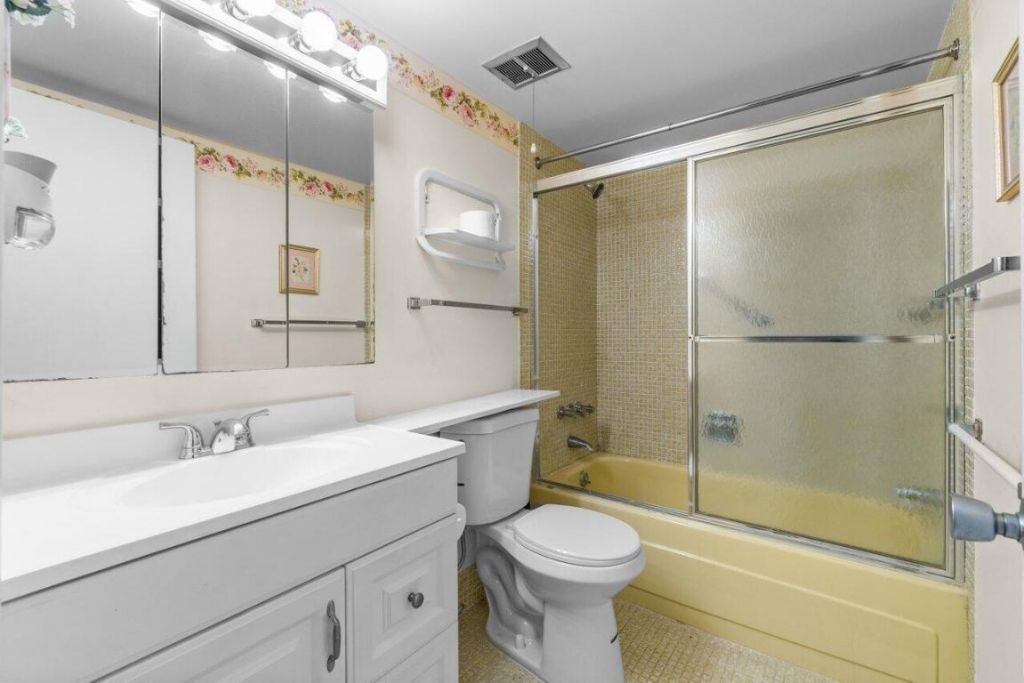 2 Golfs Edge, Unit D, West Palm Beach, FL 33417 Photo