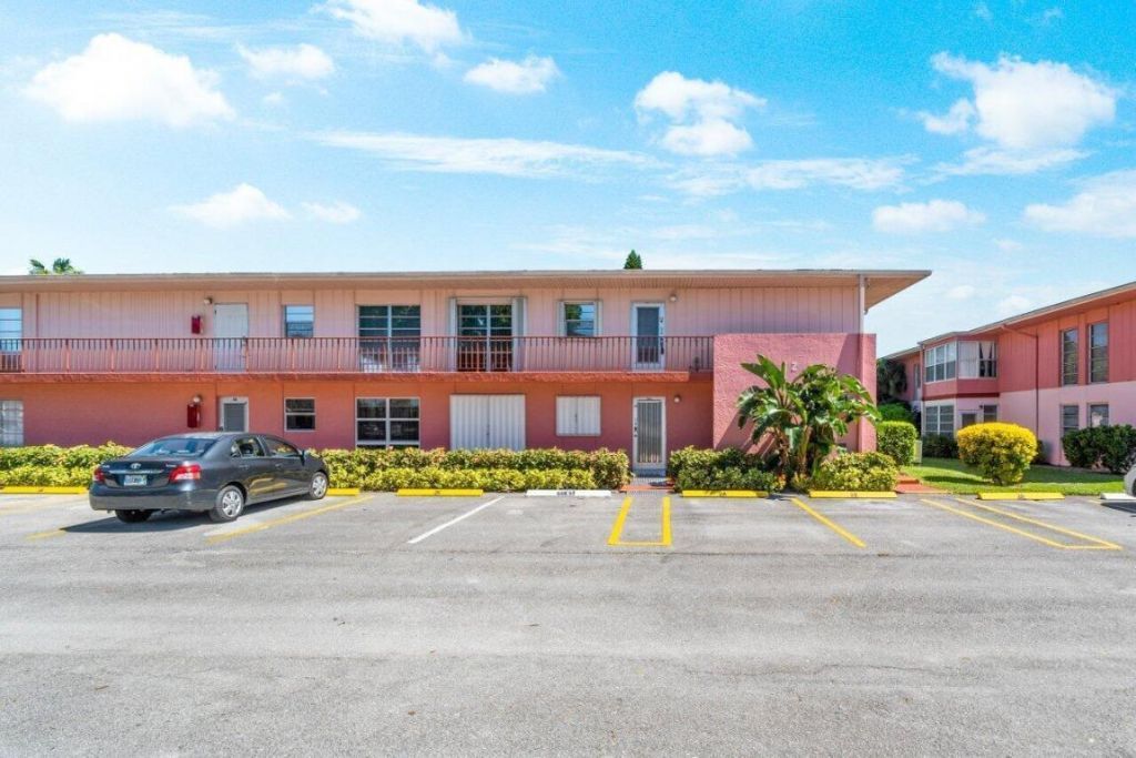 2 Golfs Edge, Unit D, West Palm Beach, FL 33417 Photo