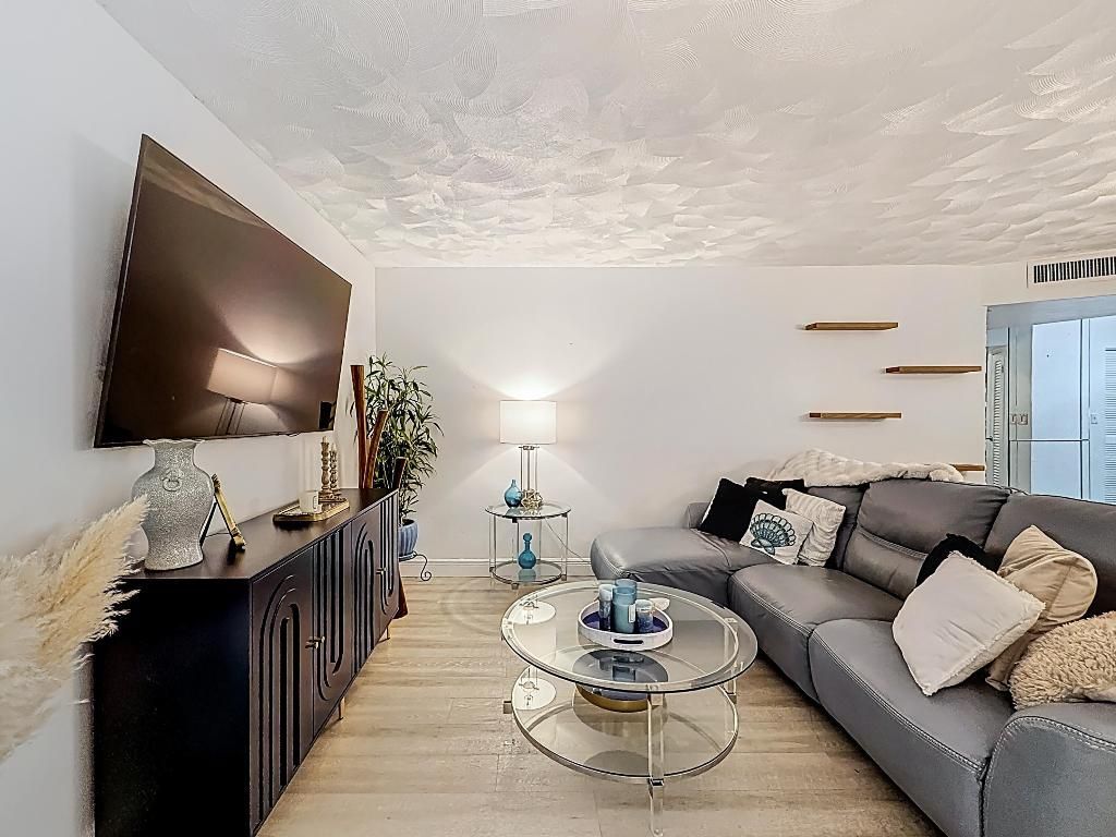 1101 NE 191st Street, Unit H213, Miami, FL 33179 Photo