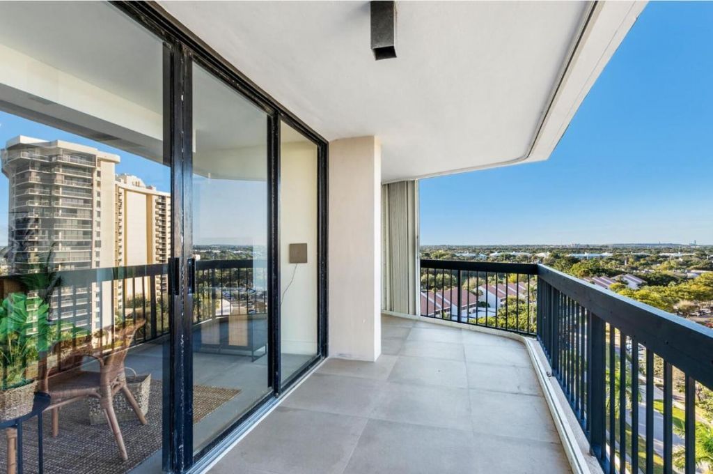 2425 Presidential Way, Unit 1101, West Palm Beach, FL 33401 Photo