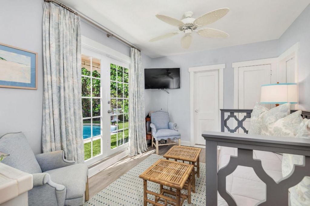 3213 Vincent Road, West Palm Beach, FL 33405 Photo