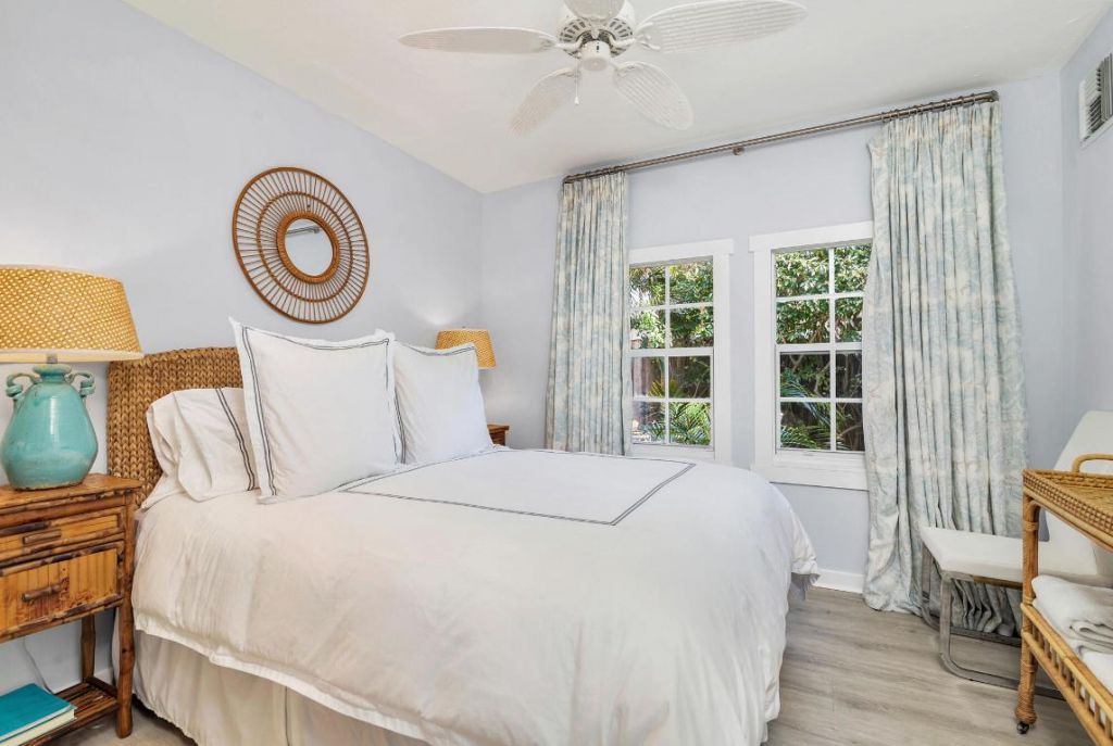 3213 Vincent Road, West Palm Beach, FL 33405 Photo