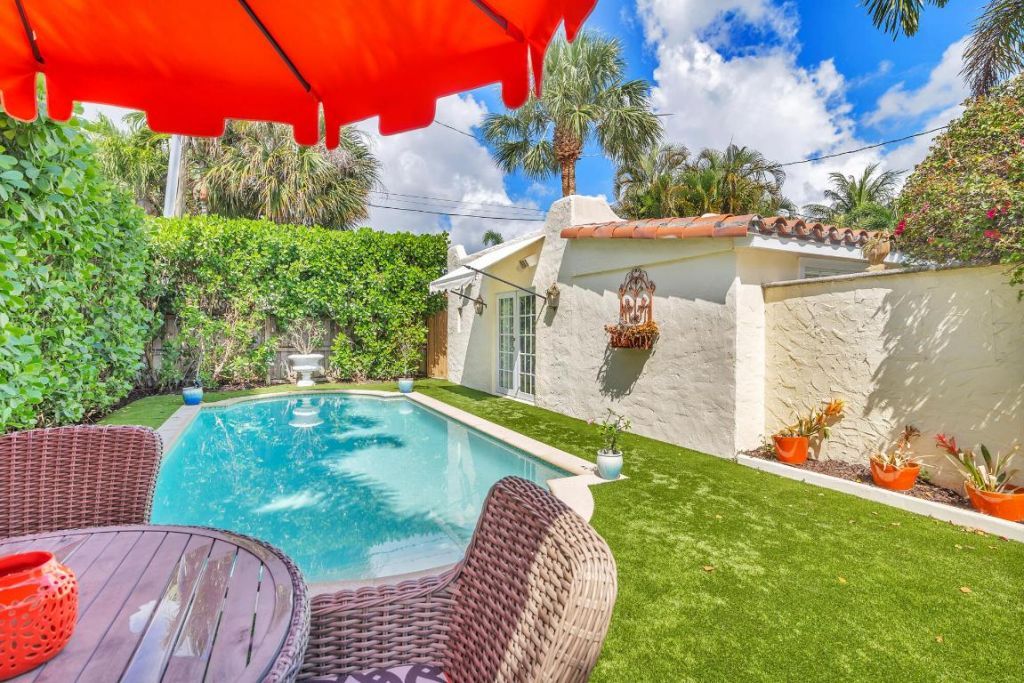 3213 Vincent Road, West Palm Beach, FL 33405 Photo