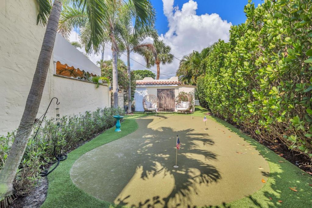 3213 Vincent Road, West Palm Beach, FL 33405 Photo