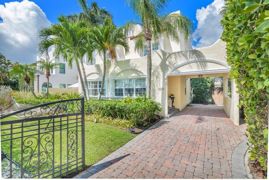 3213 Vincent Road, West Palm Beach, FL 33405 Photo