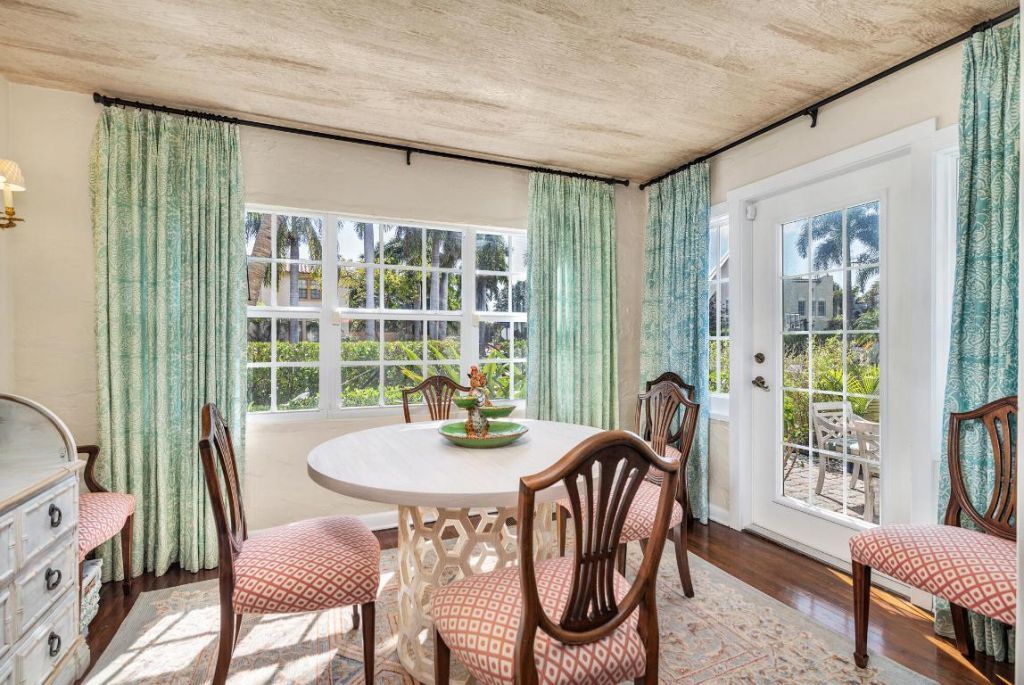 3213 Vincent Road, West Palm Beach, FL 33405 Photo