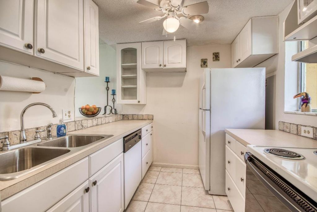 830 SW 9th Street Circle, Unit 104, Boca Raton, FL 33486 Photo